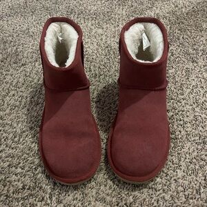 size 6 koolaburra by ugg maroon